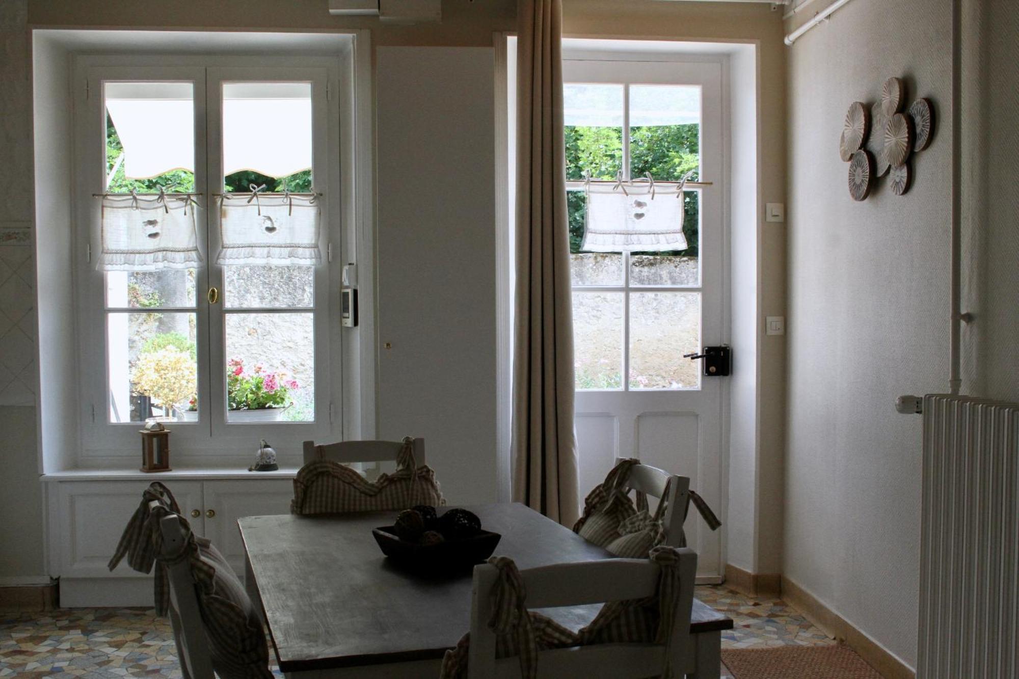 Chambres A La Maison Hermitage Aincourt Экстерьер фото